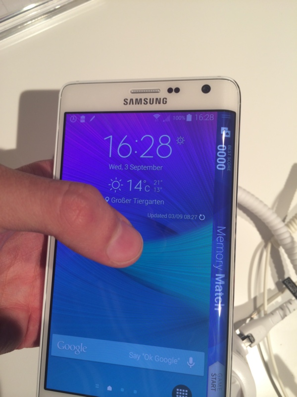 Смартфон Samsung Galaxy Note Edge с изогнутым дисплеем